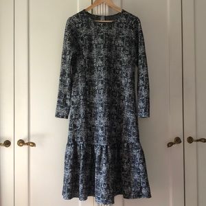 Long sleeve dress with black and grey design